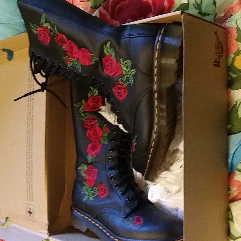 Dr. Marten Vonda boots